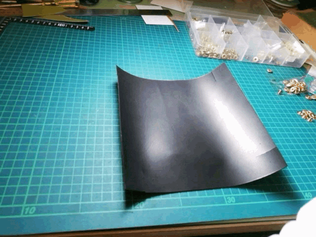 ボタンホックの穴あけ｜革トレーの作り方｜無料レザークラフト型紙